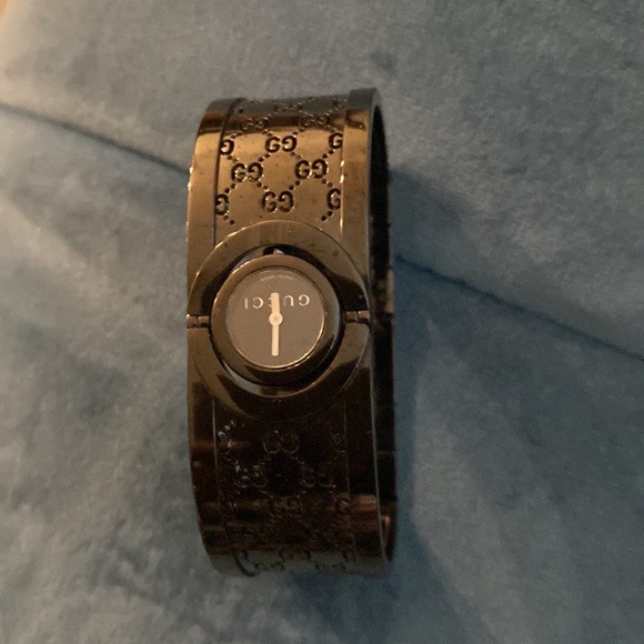 Black color Gucci bangle watch. That watch need battery. Look like new. - Picture 6 of 6